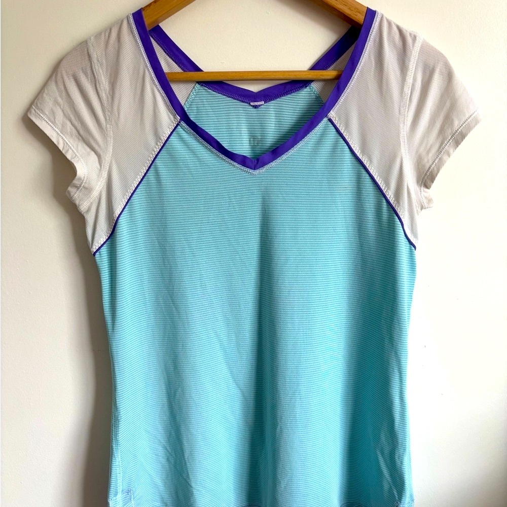 Lululemon Women’s Short Sleeve Athletic Yoga Top Blue White Purple Size 4